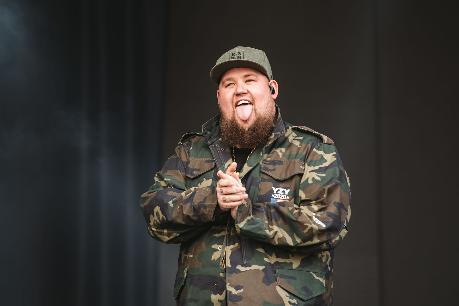 ragnbone_man03_website_image_honv_standa