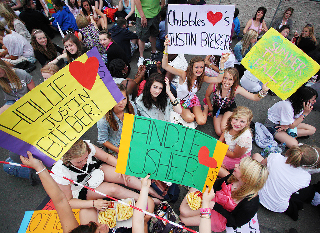Bieber-mania in the queue