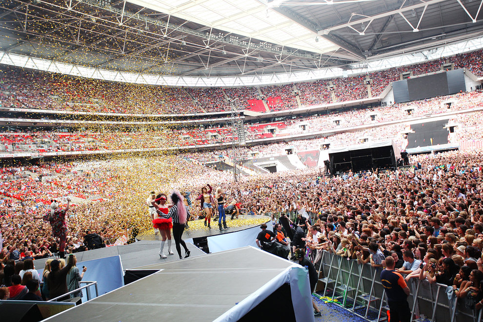 Ke$ha plays The Summertime Ball