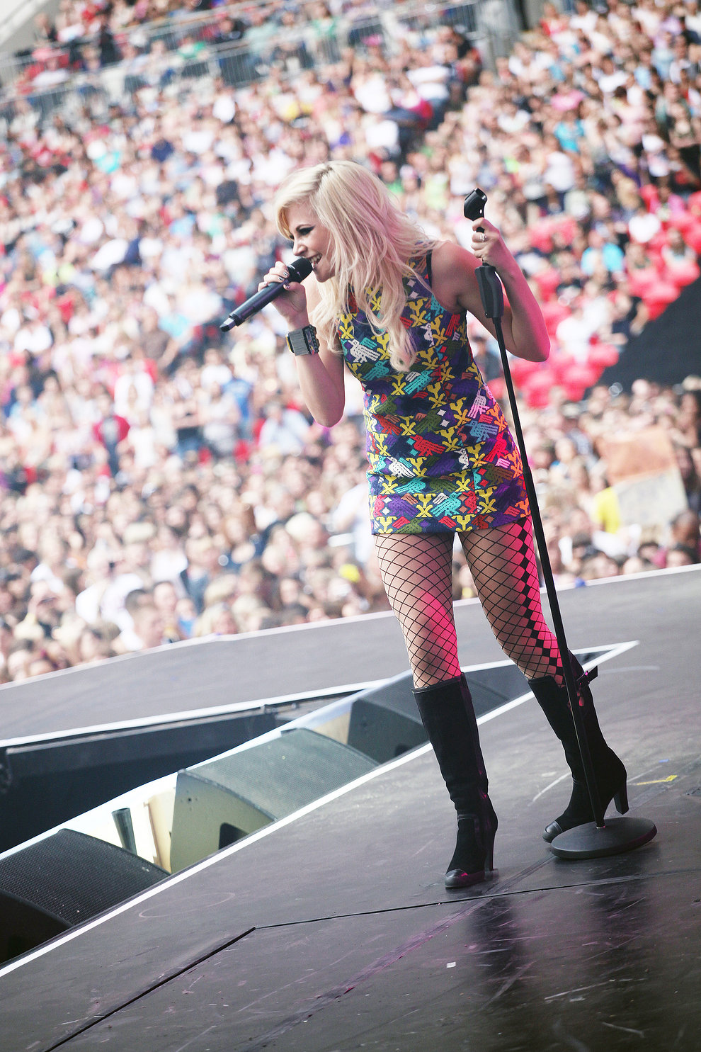 Pixie Lott plays to an enthusiastic crowd