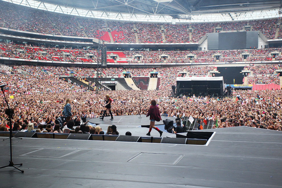 Ke$ha plays The Summertime Ball