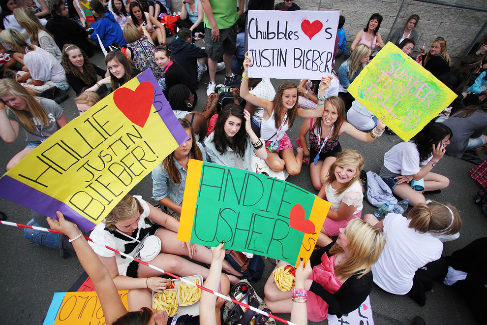 Bieber-mania in the queue
