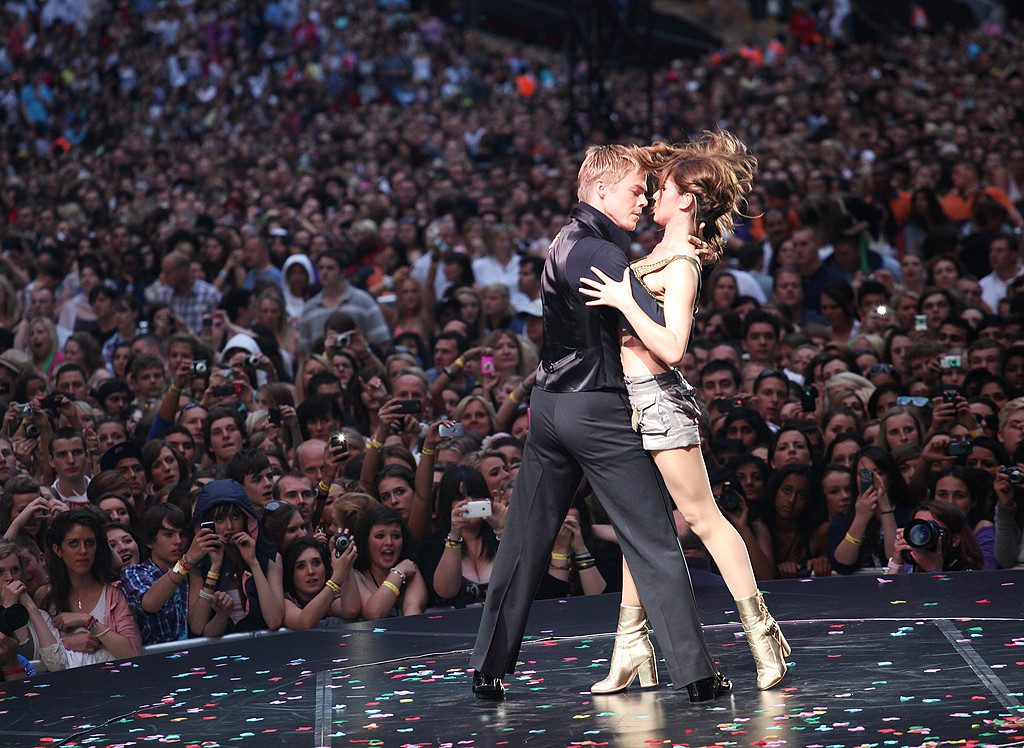 Cheryl Cole tangoes with dancer Derek Hough