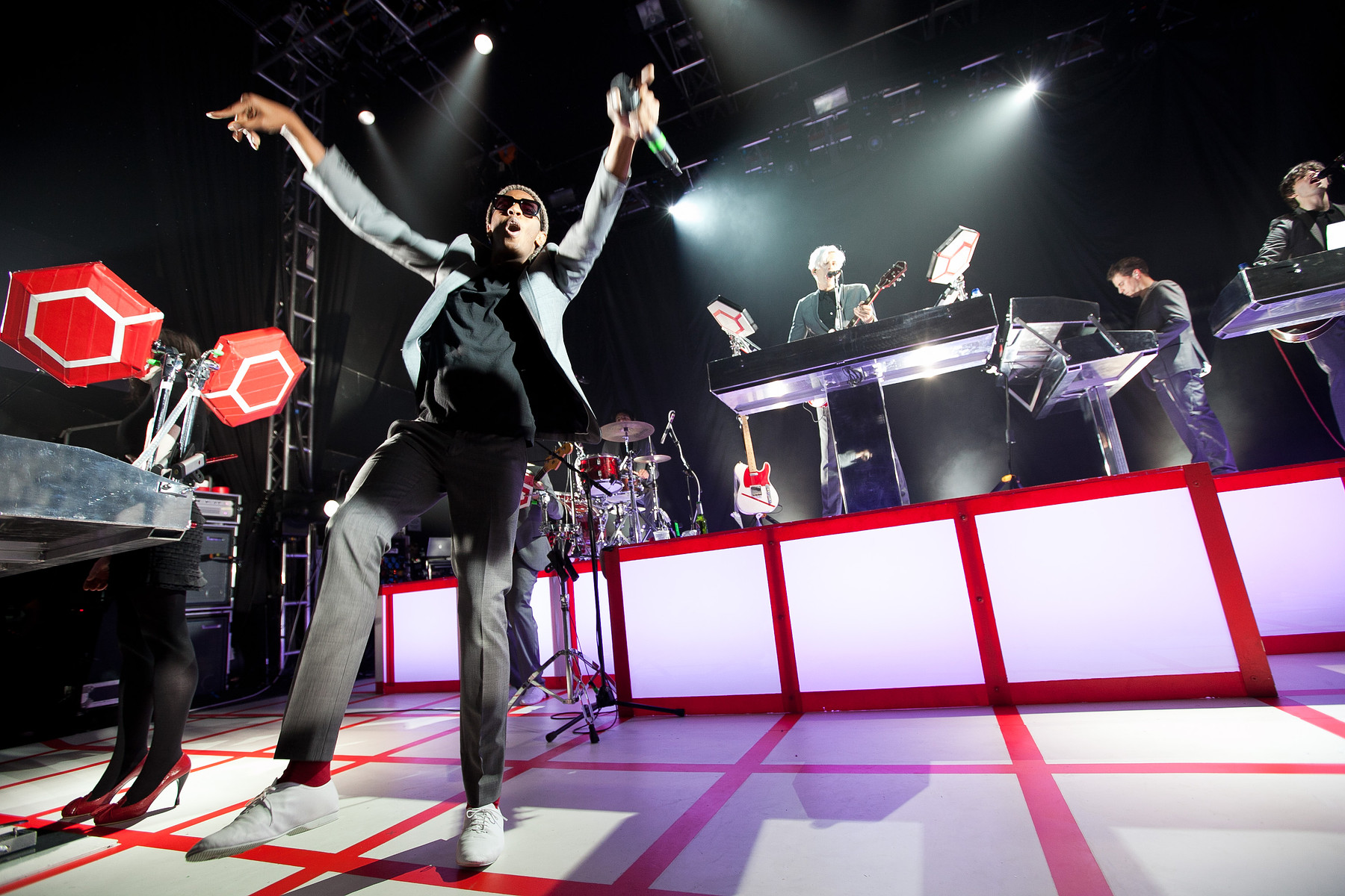 Mark Ronson & The Business Intl